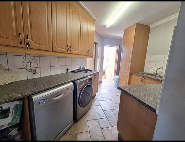 3 BEDROOM HOUSE FOR SALE IN ISLAND VIEW